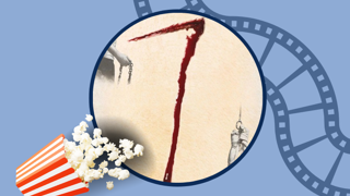 Affiche minimaliste au style sombre : le chiffre rouge « 7 » apparaît au centre d’un cercle sur un fond beige texturé. De petites silhouettes et des chaînes sont visibles dans les coins de l’image, évoquant un suspense dramatique. Une pellicule de film traverse l’arrière-plan bleu pâle, avec un cornet de maïs soufflé rouge et blanc dans le coin inférieur gauche.